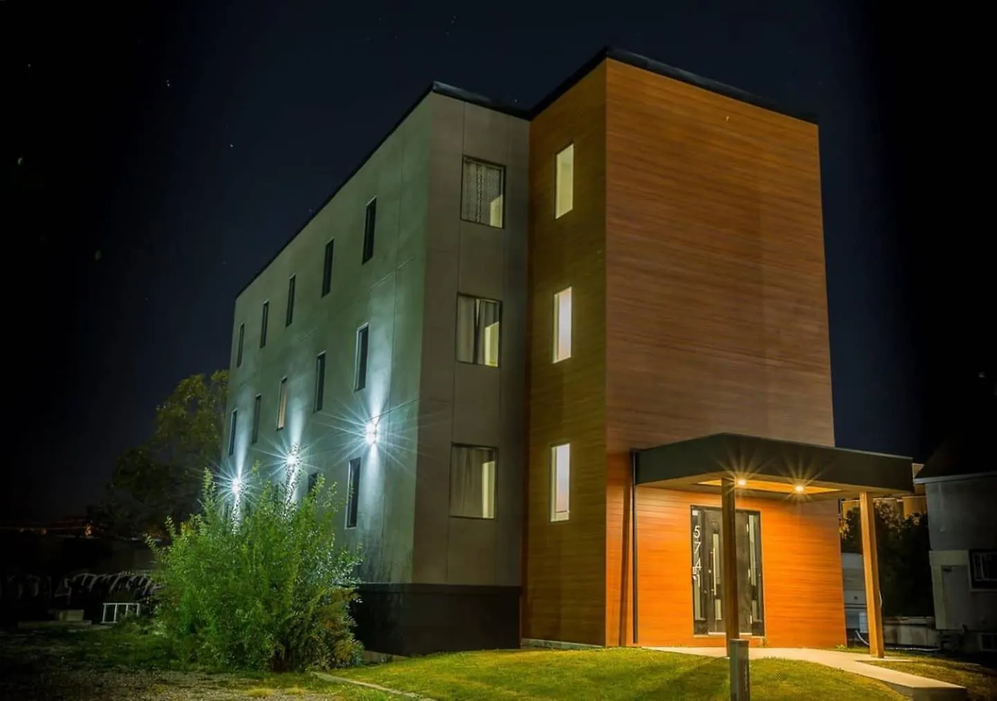 Clifton Hill Hideaway 2A - Two Bedroom Condo Niagara Falls